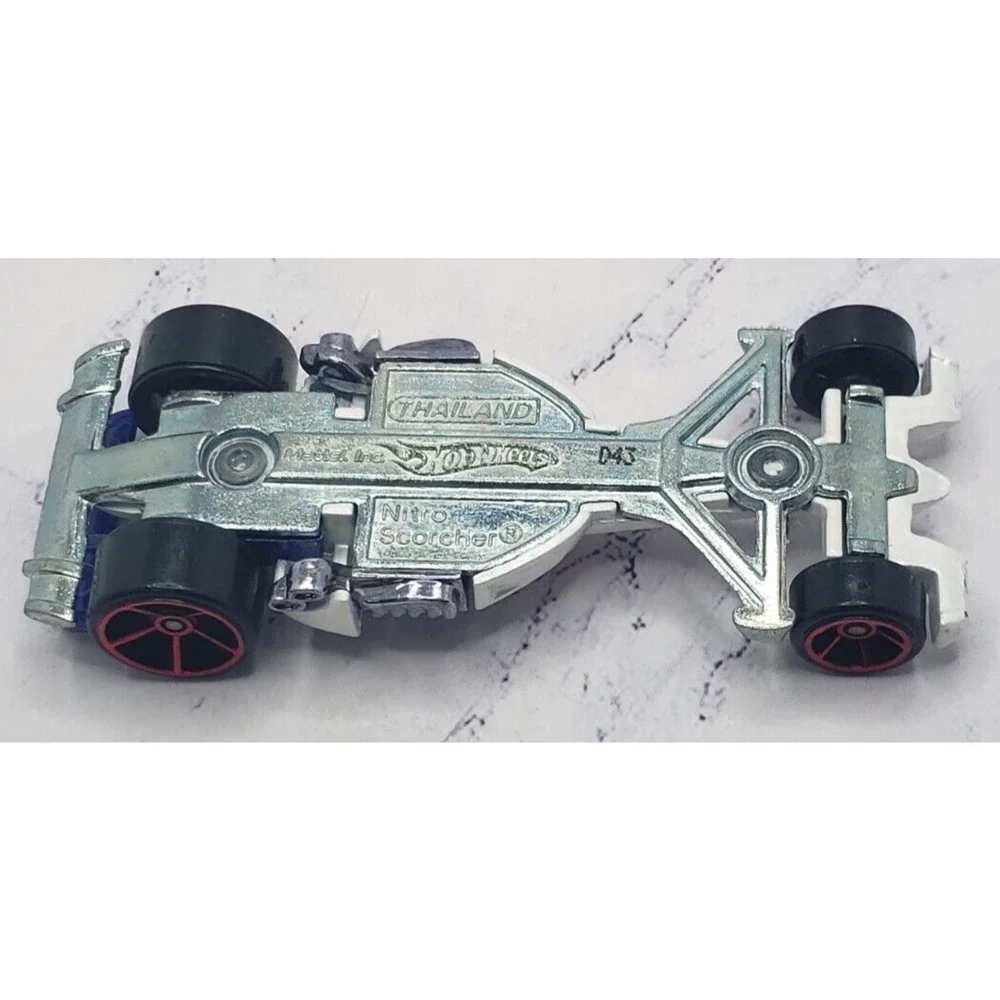 Hot Wheels 2011 World Racers 5-Pack Nitro Scorcher White w/ Red 5 Spoke Wheels